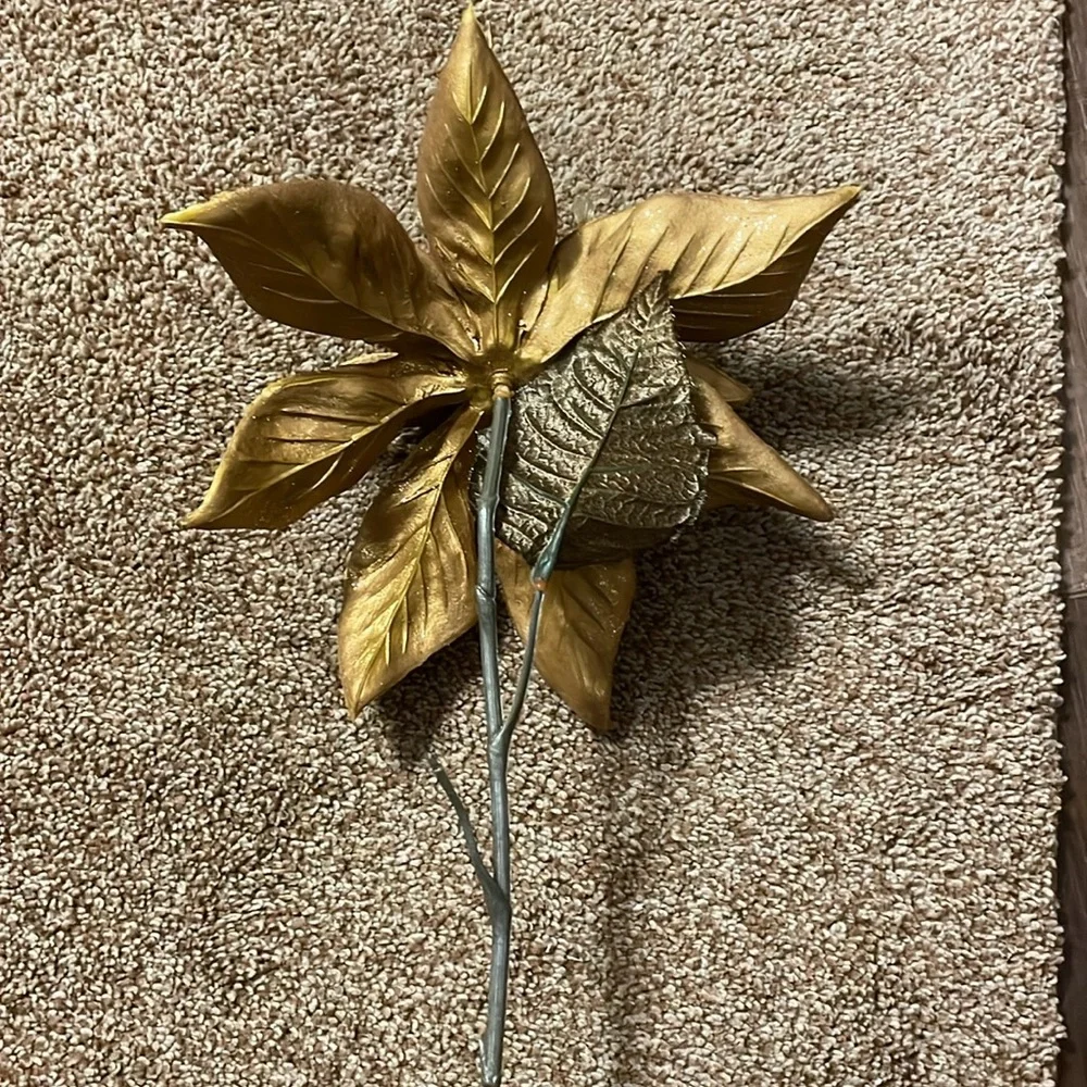 Large Golden Glittered Poinsettia 9